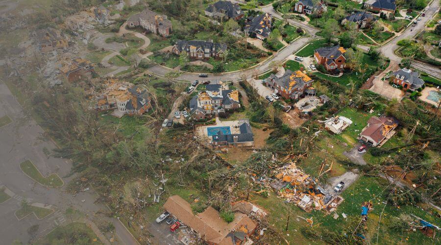 Why choose water damage restoration service for commercial flood cleanup in Bayside